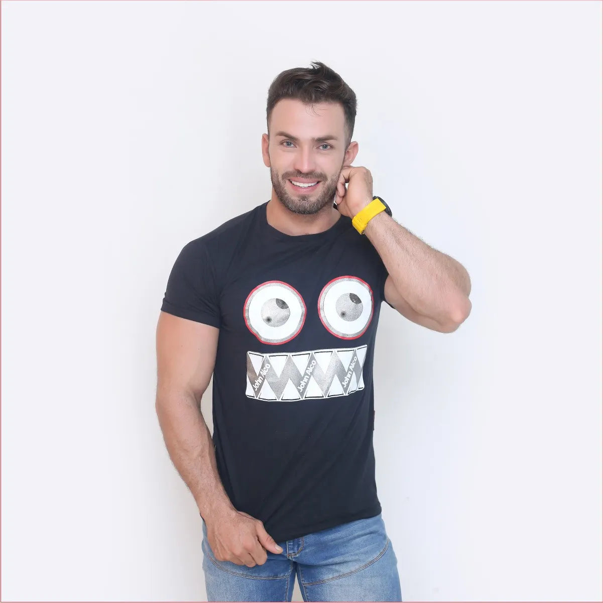 Camiseta Negra Estampado Metálico Cuello Redondo