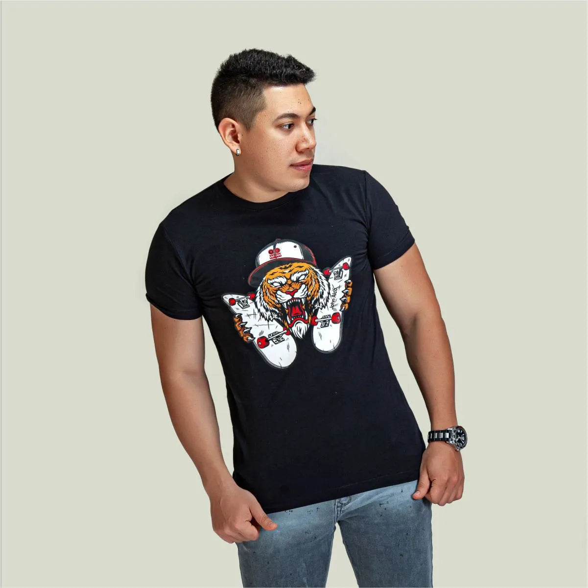 Camiseta Negro Tigre Patineta Cuello Redondo