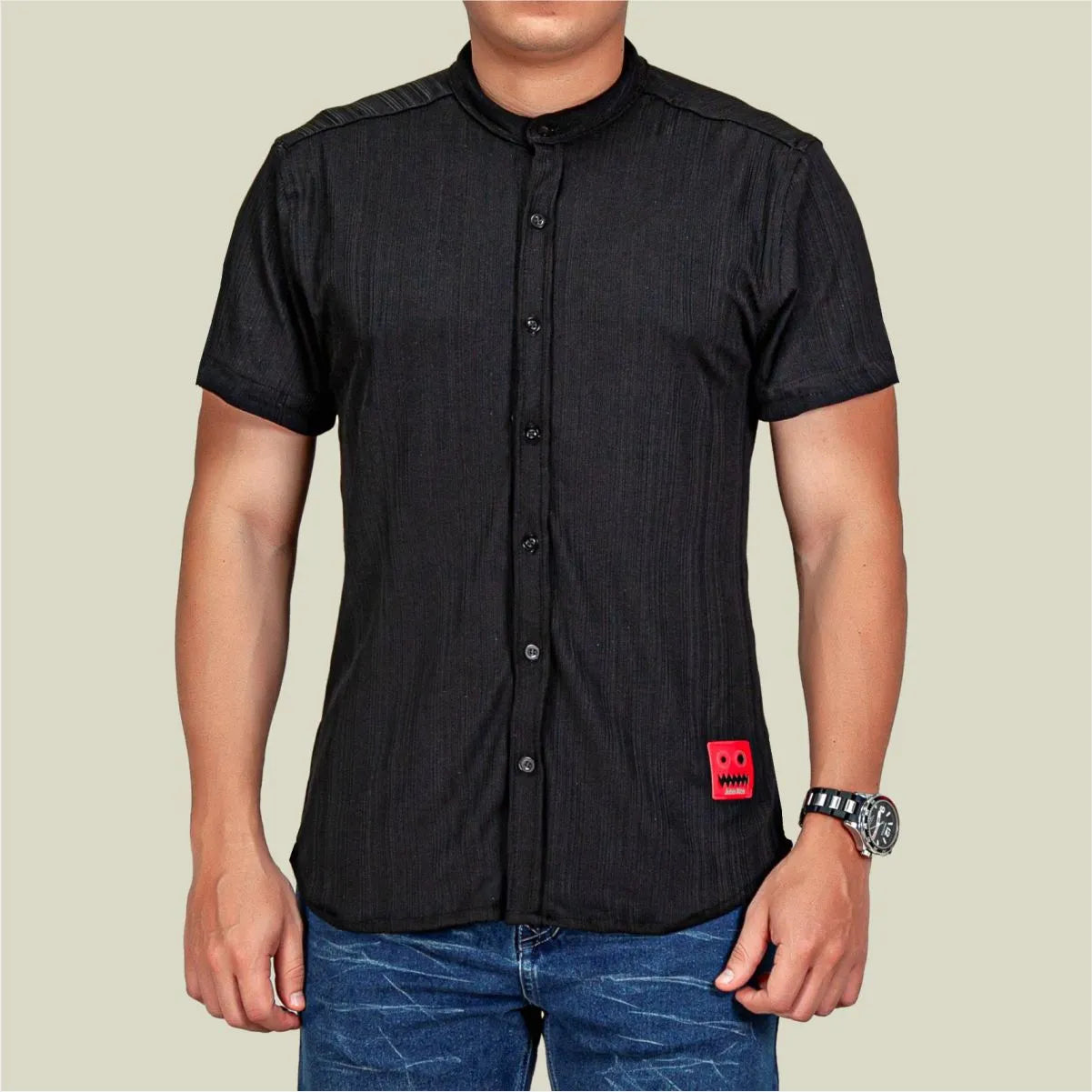 Camisa Manga Corta Negro Extrusión Cuello Mao