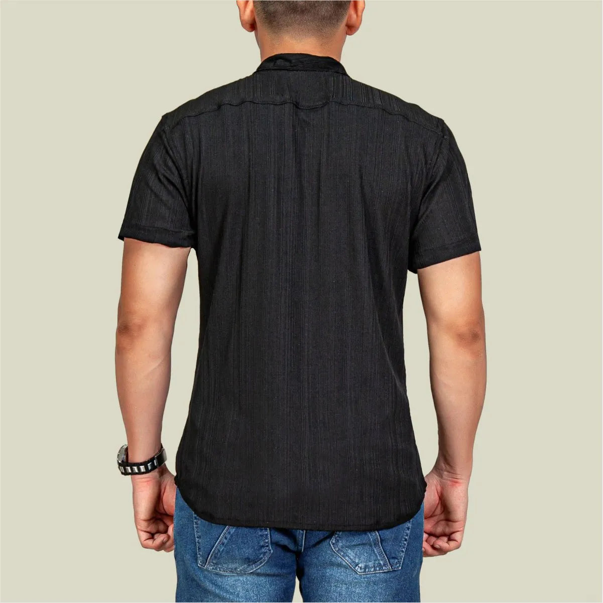 Camisa Manga Corta Negro Extrusión Cuello Mao
