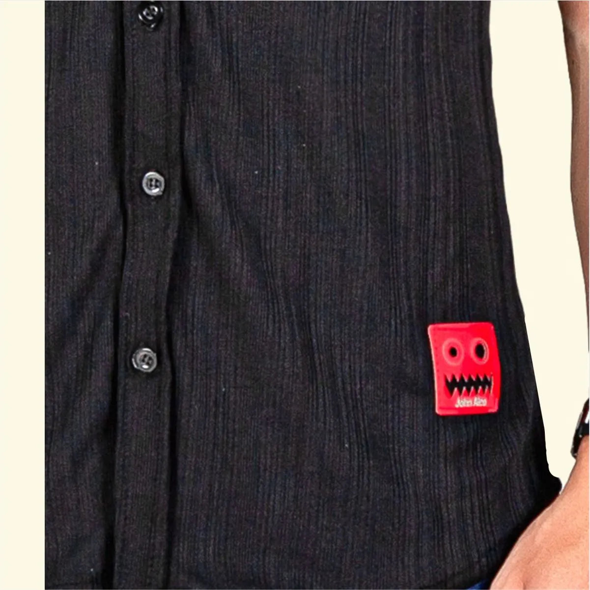 Camisa Manga Corta Negro Extrusión Cuello Mao