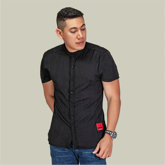 Camisa Manga Corta Negro Extrusión Cuello Mao